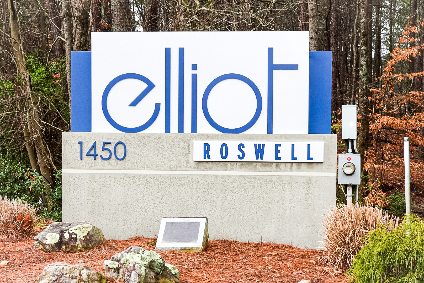 Elliot Roswell Monument